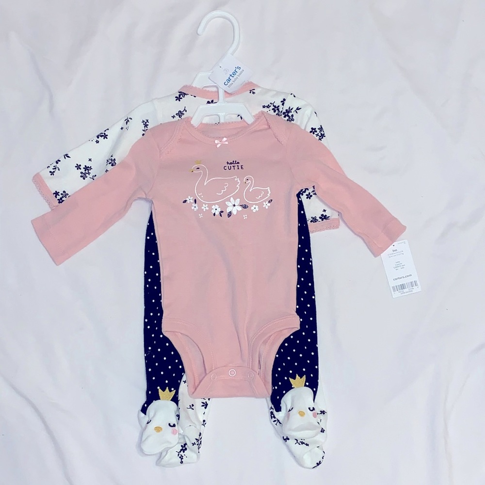 CARTER’S 3 piece BRAND NEW onesie set